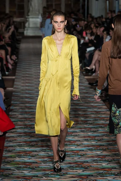 Look 19